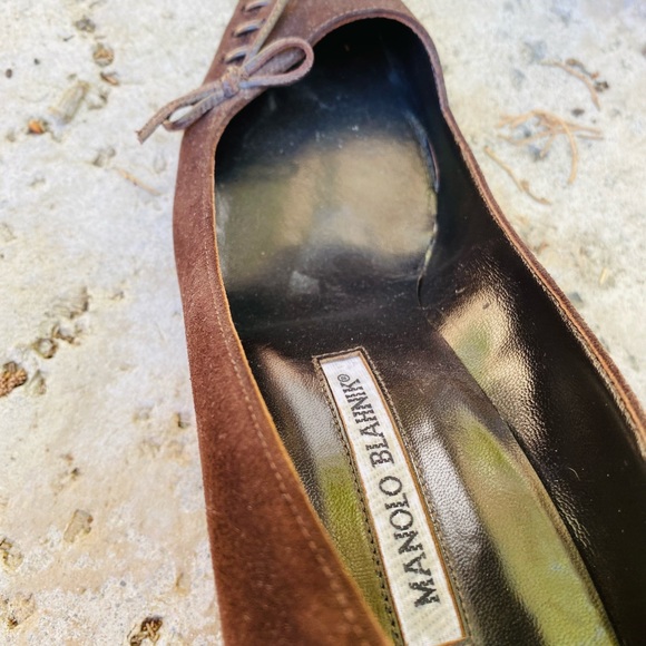 Manolo Blahnik Dark Brown Suede Lace Up Bow Pumps - Picture 10 of 13